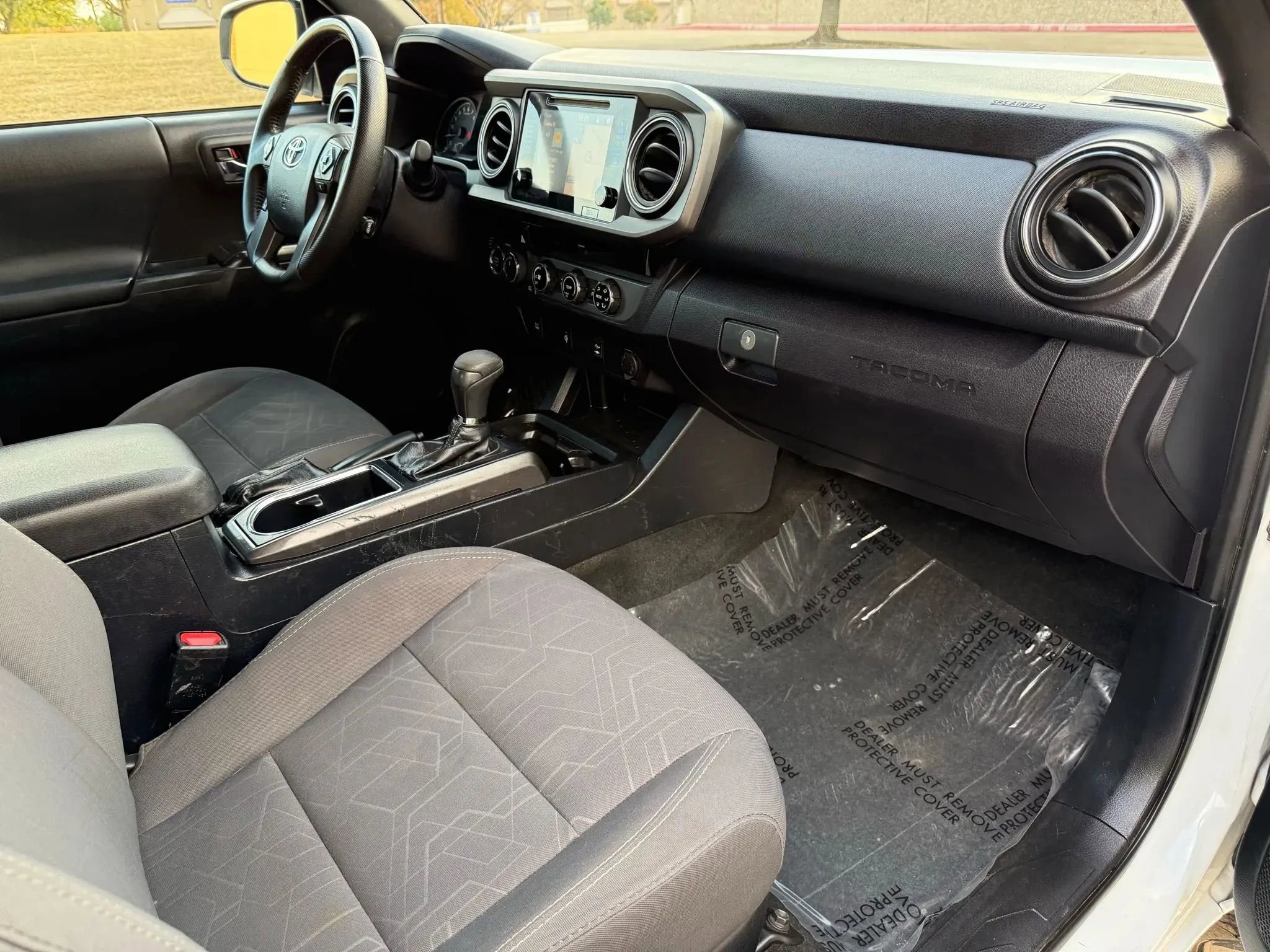 Used 2017 Toyota Tacoma TRD Off-Road w/ Tow Package (A/T) image 9