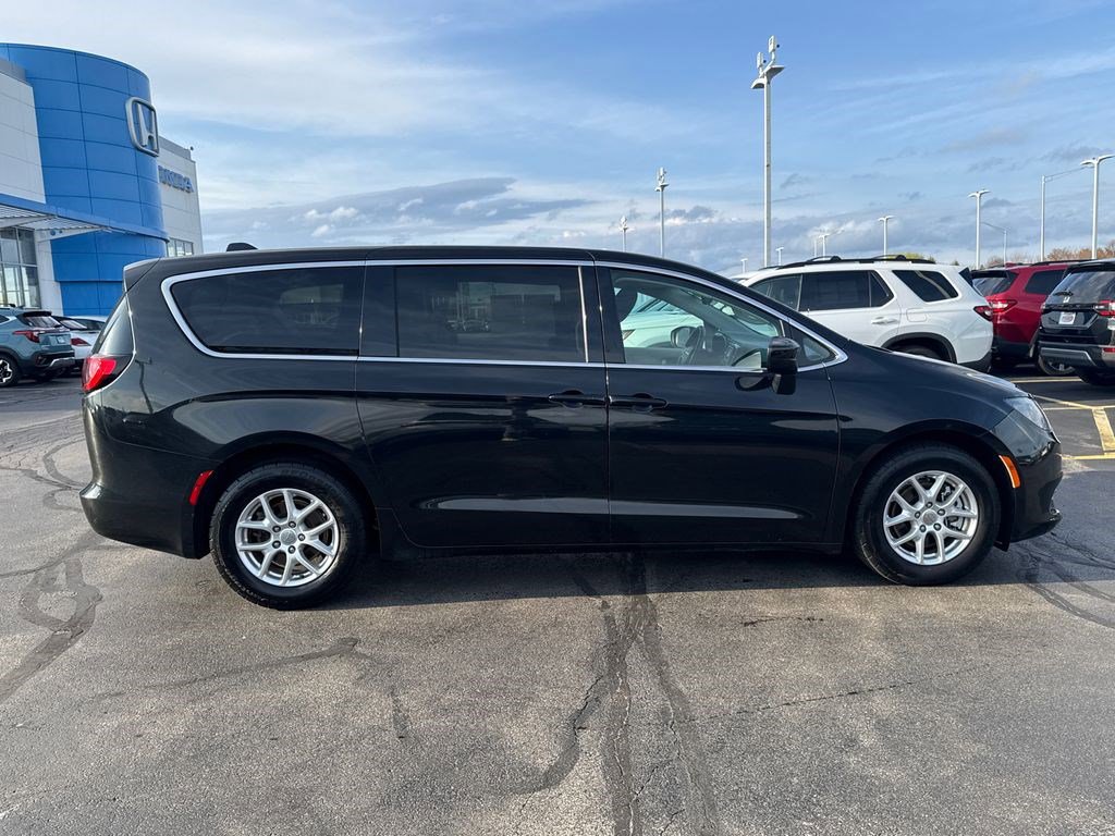 Used 2017 Chrysler Pacifica LX image 12