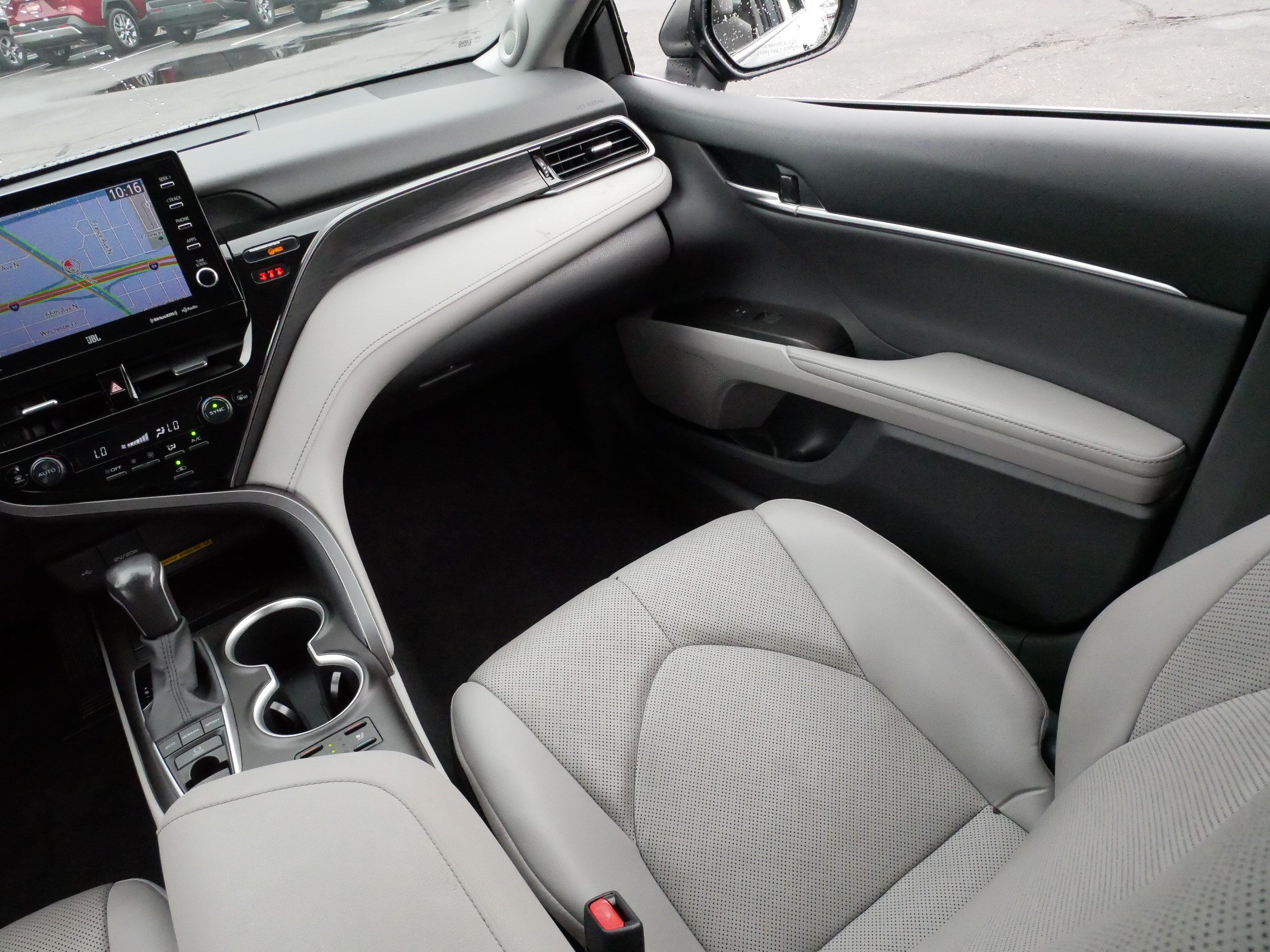 Used 2021 Toyota Camry XLE w/ Navigation Package FWD image 11