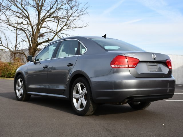 Used 2015 Volkswagen Passat 1.8T Limited Edition image 5