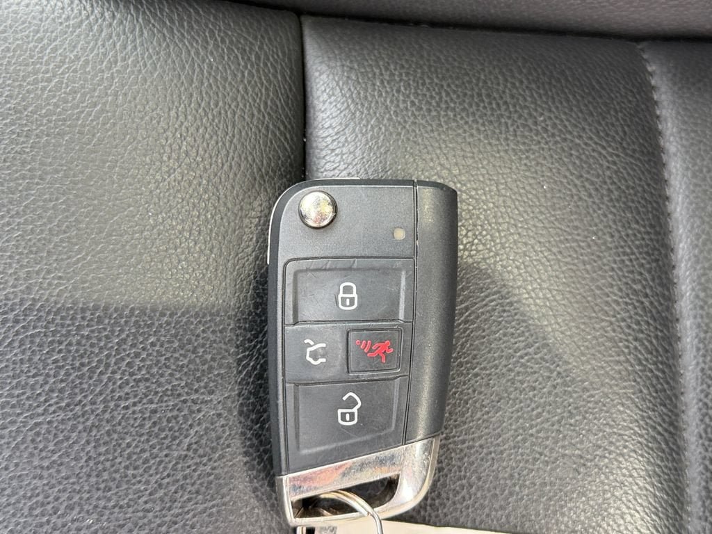 Used 2020 Volkswagen GTI SE FWD image 32