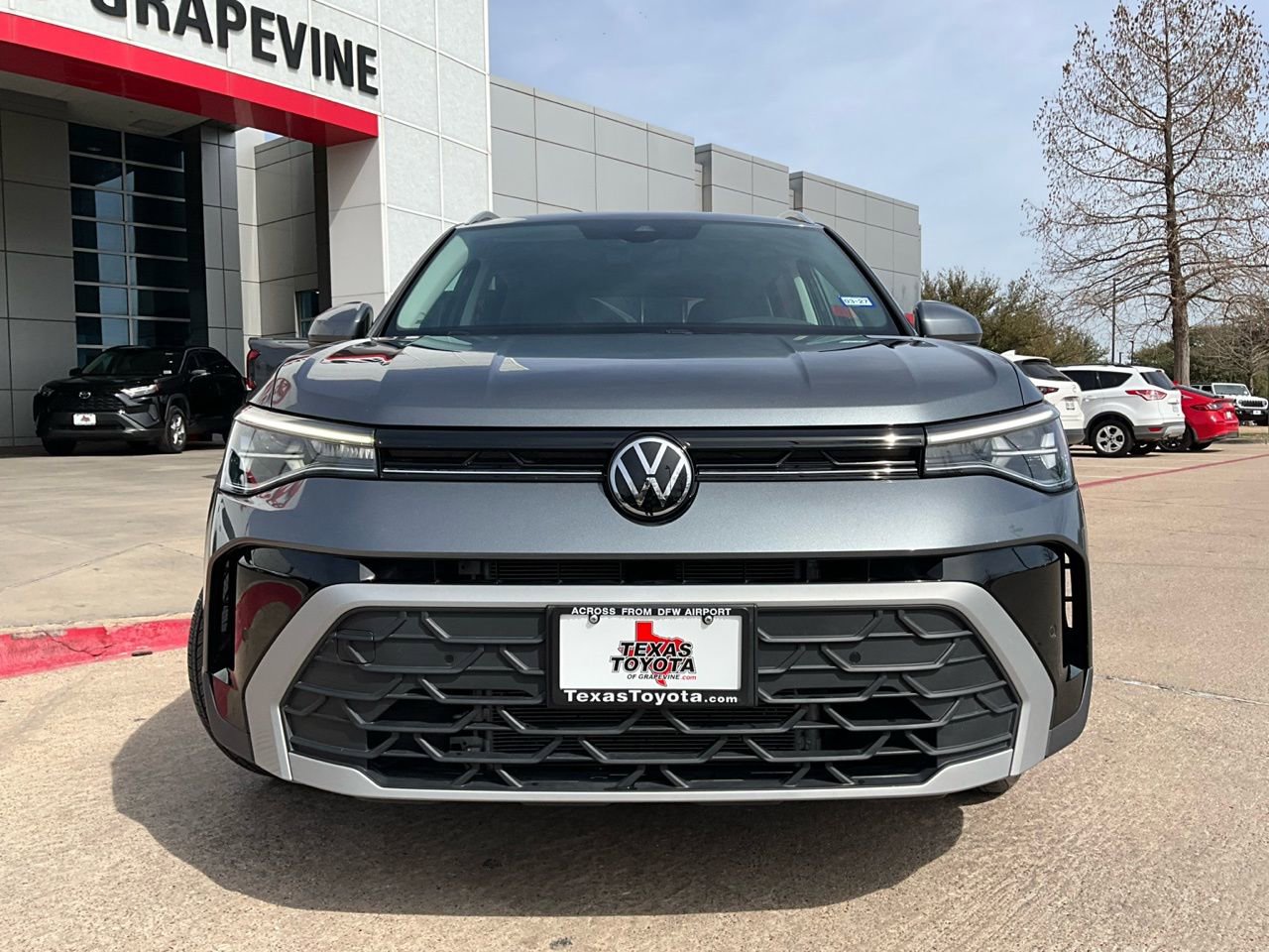 Used 2025 Volkswagen Taos SE image 3