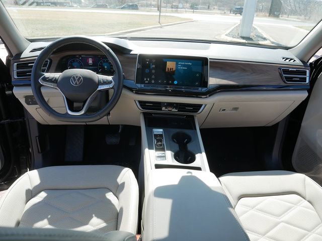 Certified 2025 Volkswagen Atlas SE image 23