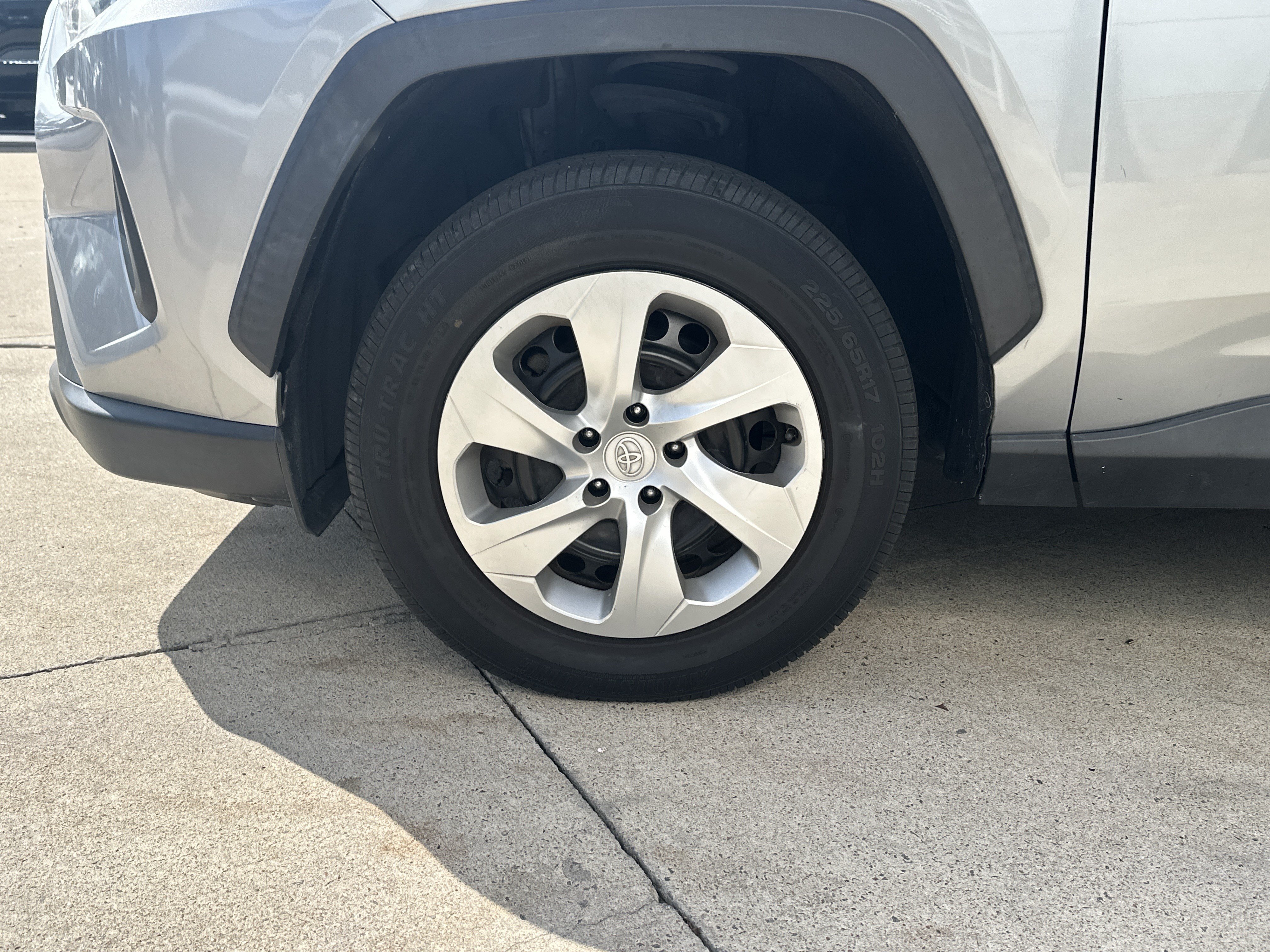 Used 2020 Toyota RAV4 LE FWD image 32