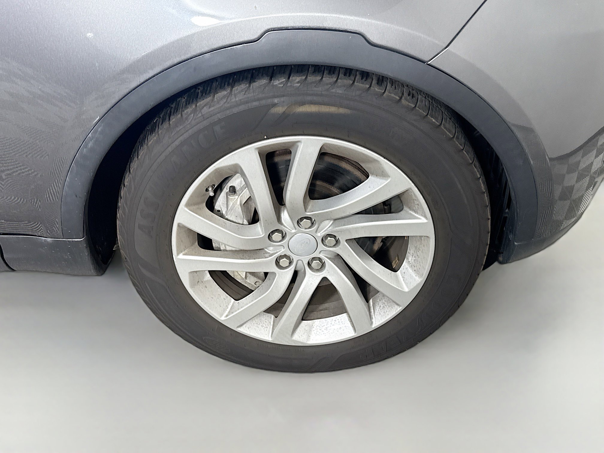 Used 2018 Land Rover Discovery HSE image 32