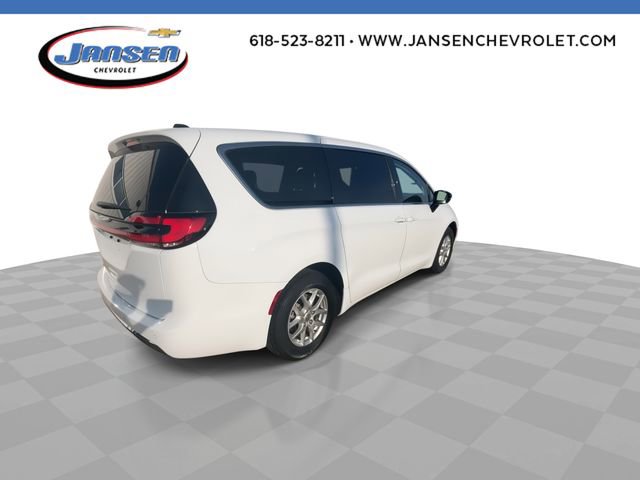 Used 2024 Chrysler Pacifica Touring-L FWD image 8