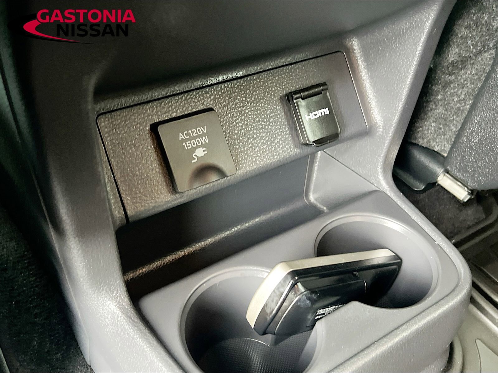 Used 2023 Toyota Sienna Limited image 34