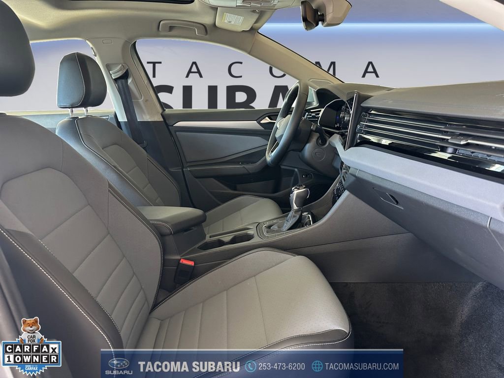 Used 2025 Volkswagen Jetta SE image 17