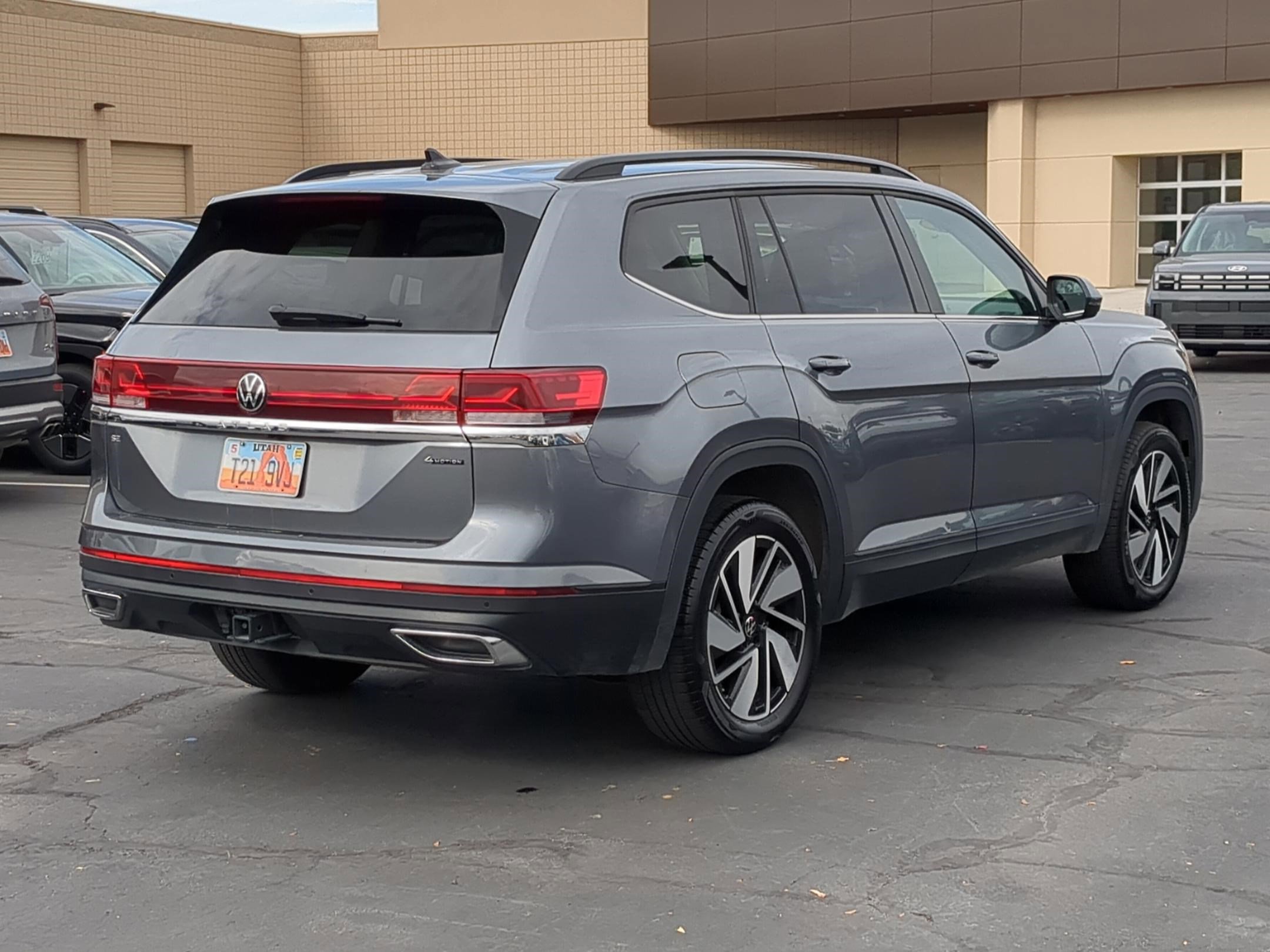 Used 2024 Volkswagen Atlas SE image 3