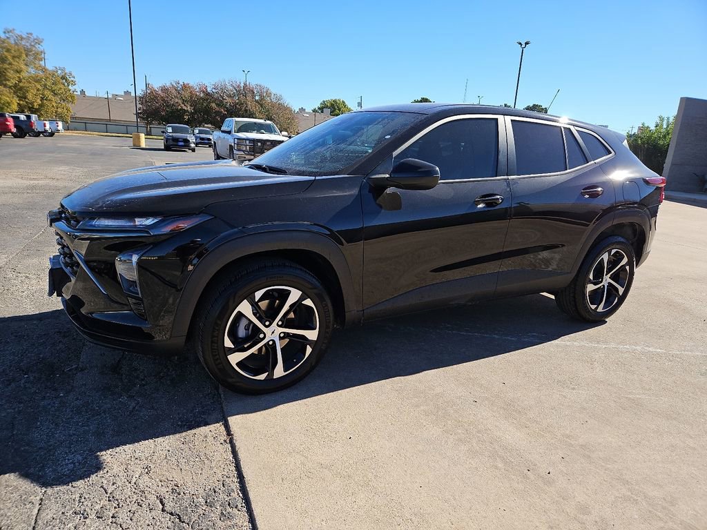 Used 2025 Chevrolet Trax RS w/ Driver Confidence Package image 5