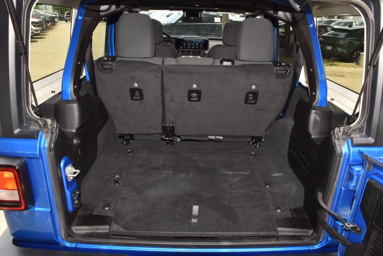 Used 2024 Jeep Wrangler Unlimited Sport AWD/4WD image 36