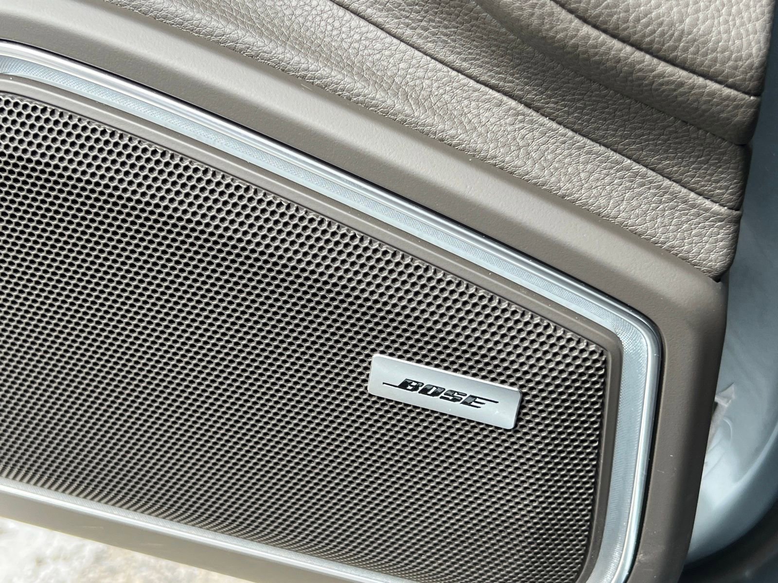 Certified 2023 Porsche Panamera 4 Platinum Edition image 29