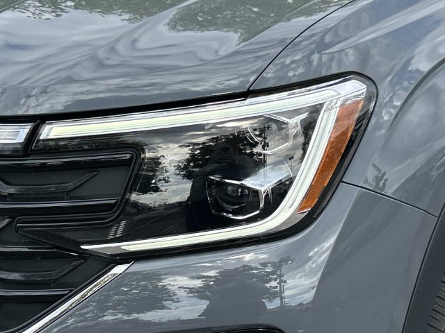 Used 2024 Volkswagen Atlas Cross Sport SEL Premium R-Line AWD/4WD image 9