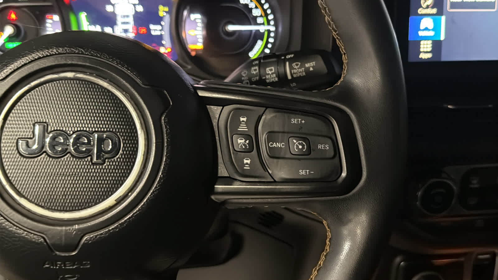 Certified 2024 Jeep Wrangler Unlimited w/ Convenience Group AWD/4WD image 13