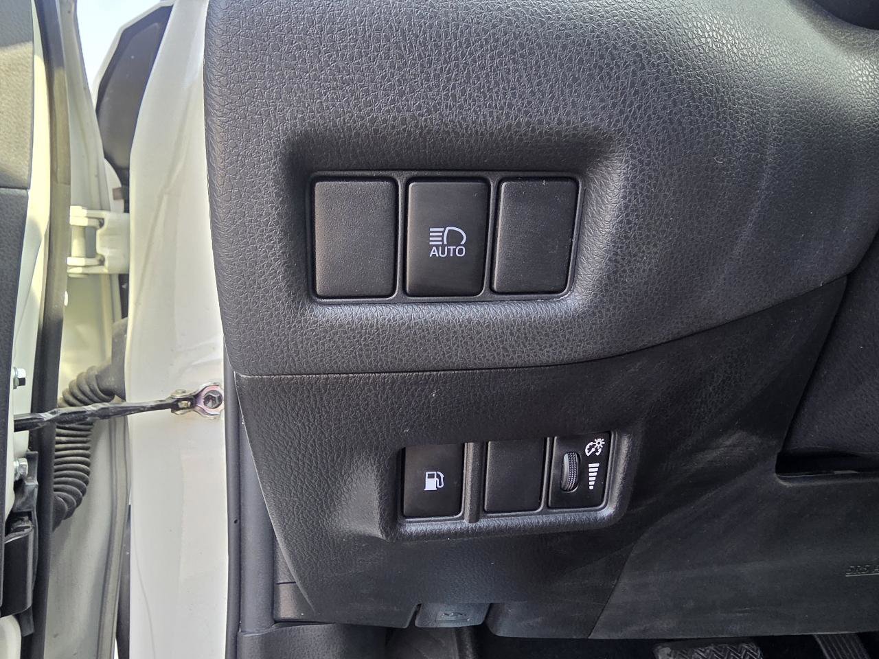 Used 2020 Toyota C-HR Limited image 22