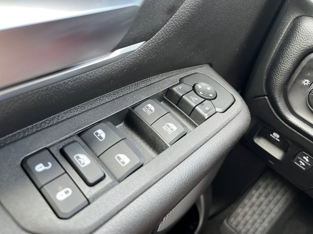 New 2026 RAM 1500 4x4 Crew Cab image 7