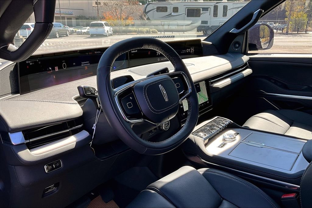 New 2025 Lincoln Navigator Reserve w/ Jet Appearance Package image 6