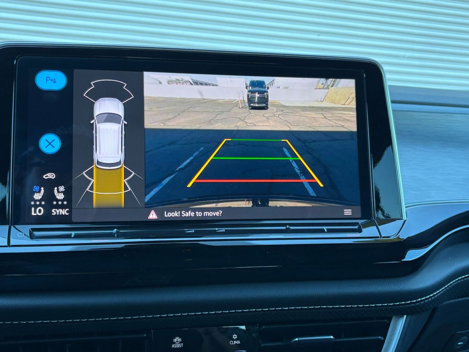 Used 2024 Volkswagen Atlas Cross Sport SE image 17