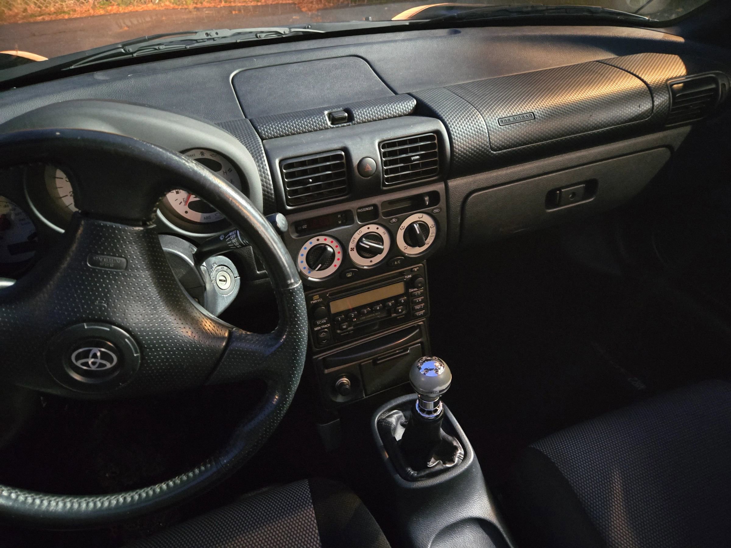 Used 2000 Toyota MR2 image 12