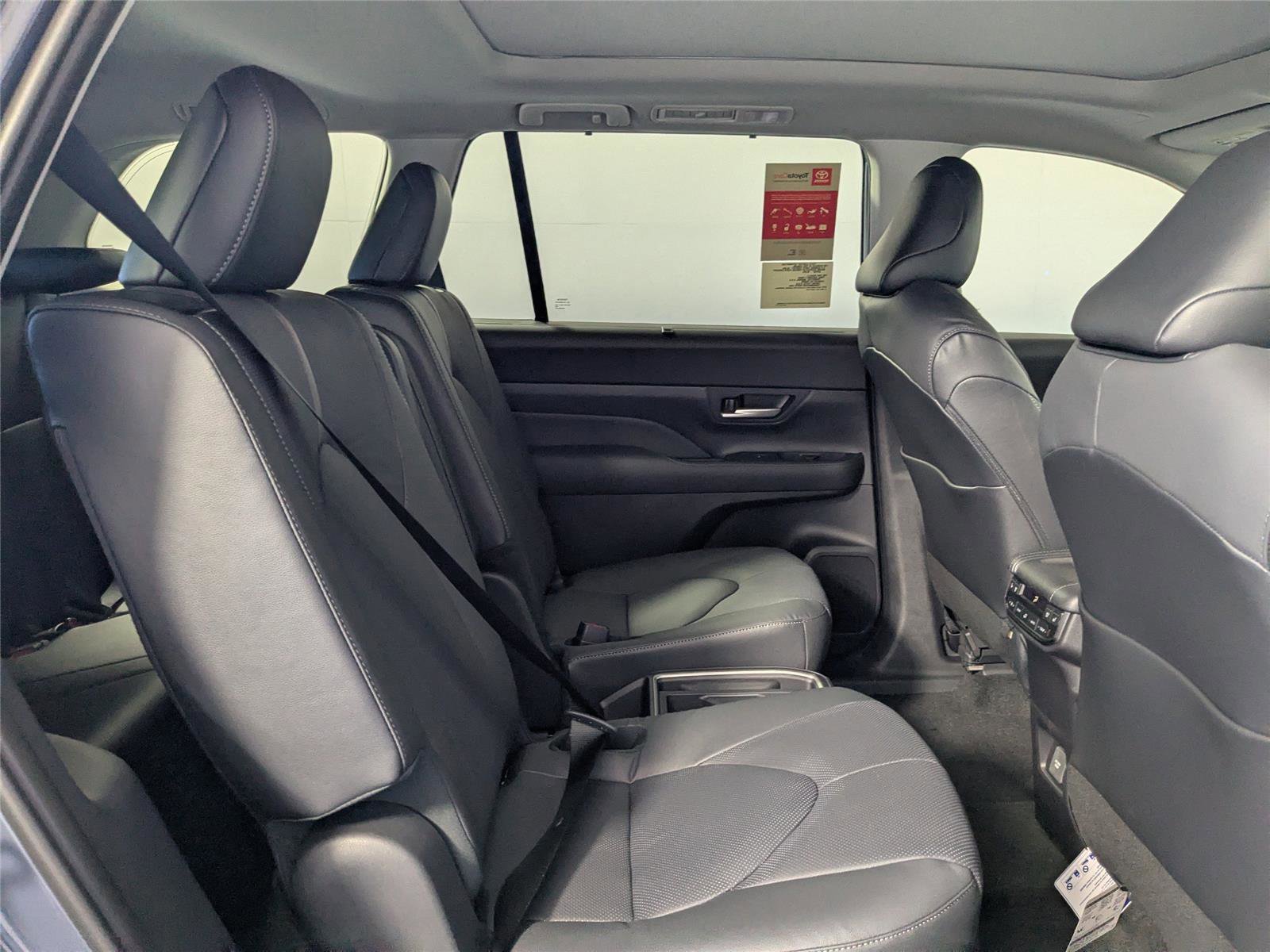 New 2026 Toyota Grand Highlander Platinum image 3