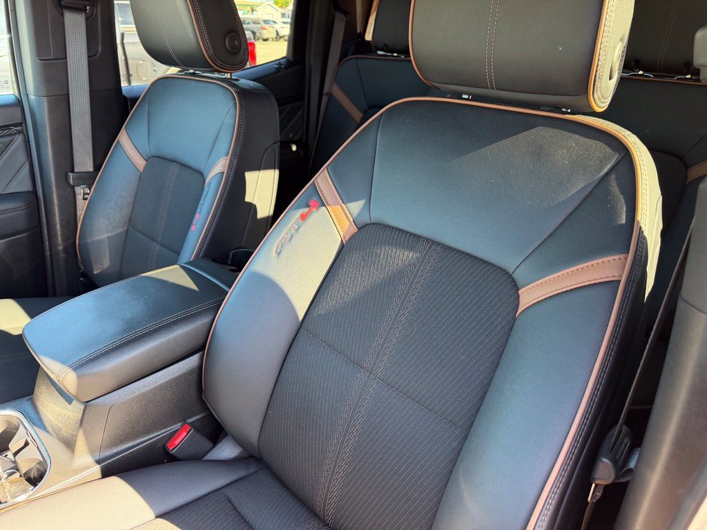 Certified 2025 GMC Canyon AT4 w/ Nightfall Edition AWD/4WD image 17