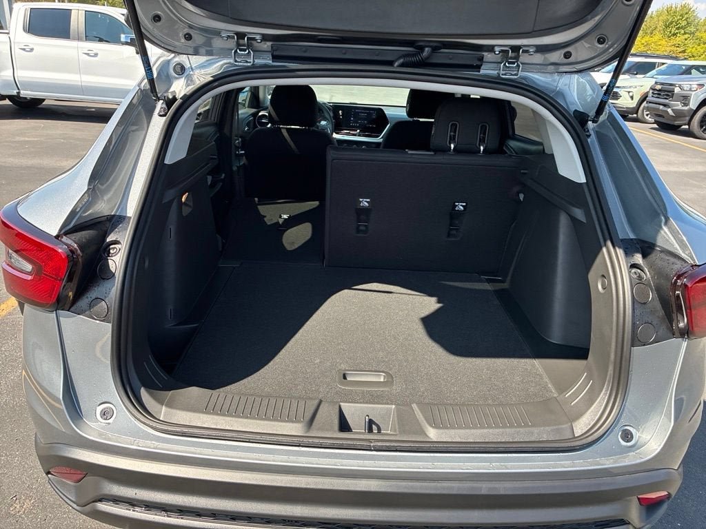 New 2026 Chevrolet Trax LS w/ LS Convenience Package FWD image 26
