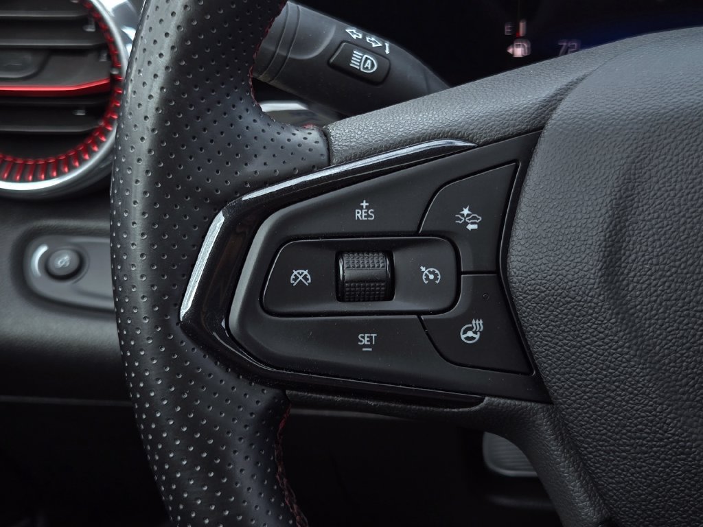 Used 2024 Chevrolet Trax RS w/ Sunroof Package FWD image 25
