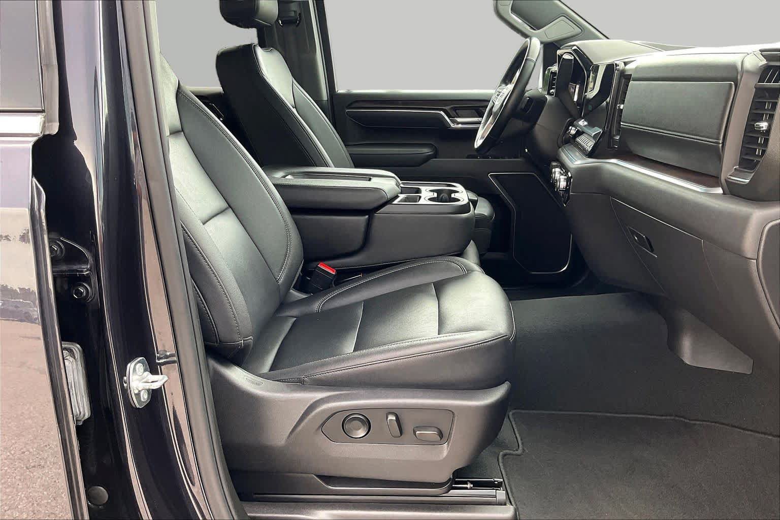 Used 2025 GMC Sierra 1500 SLT AWD/4WD image 9