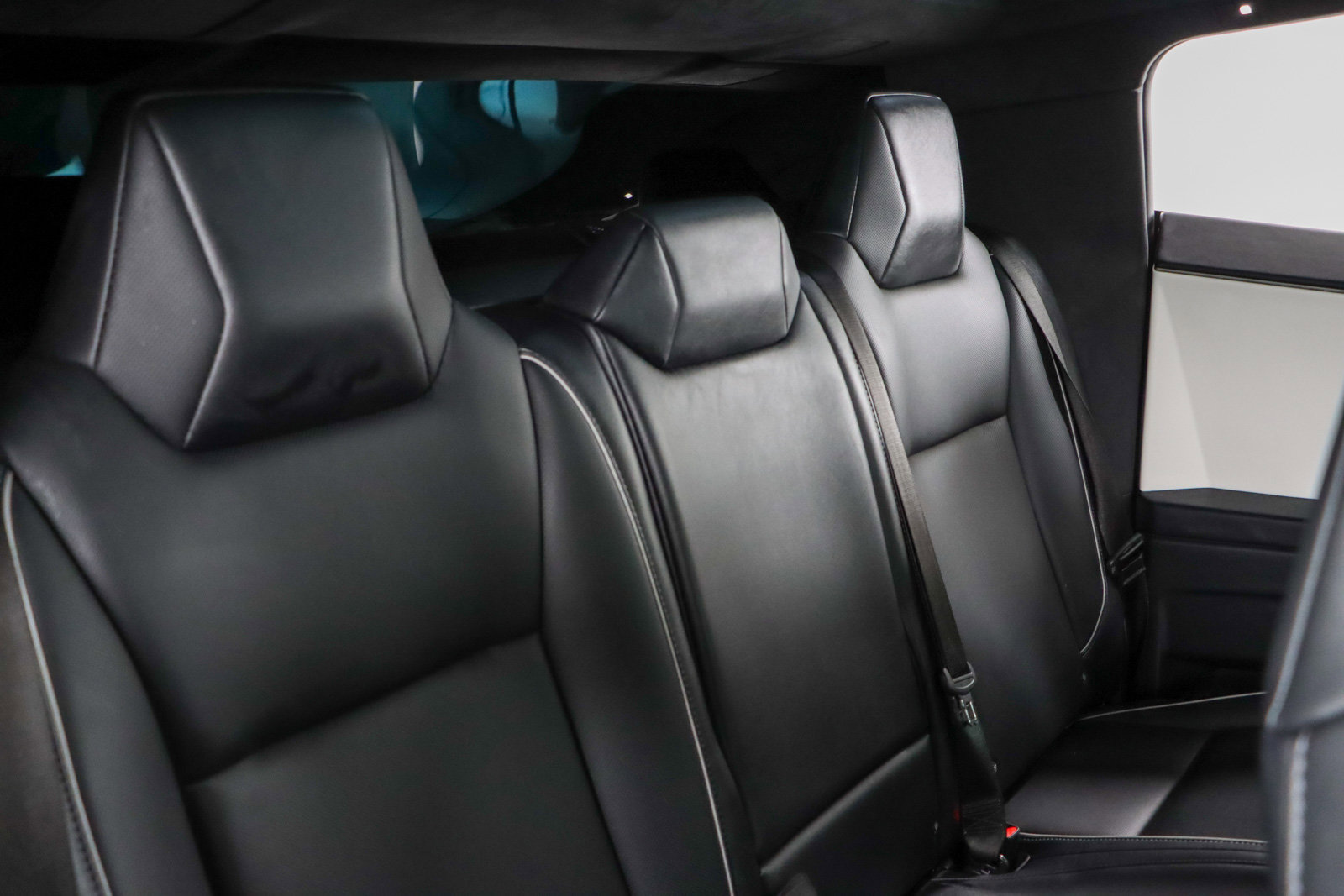 Used 2024 Tesla Cybertruck AWD Crew Cab image 25