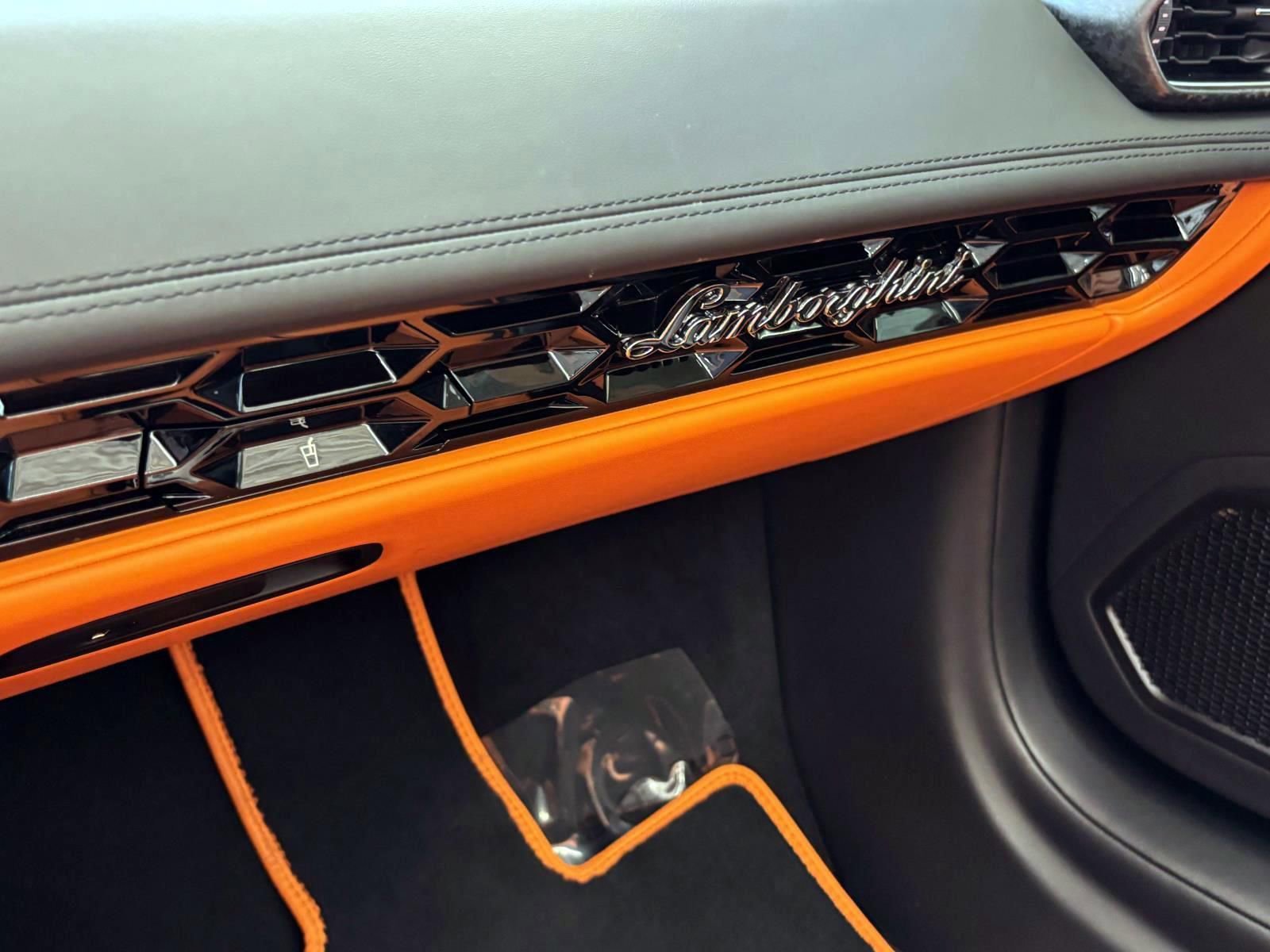 Used 2021 Lamborghini Huracan EVO RWD image 36