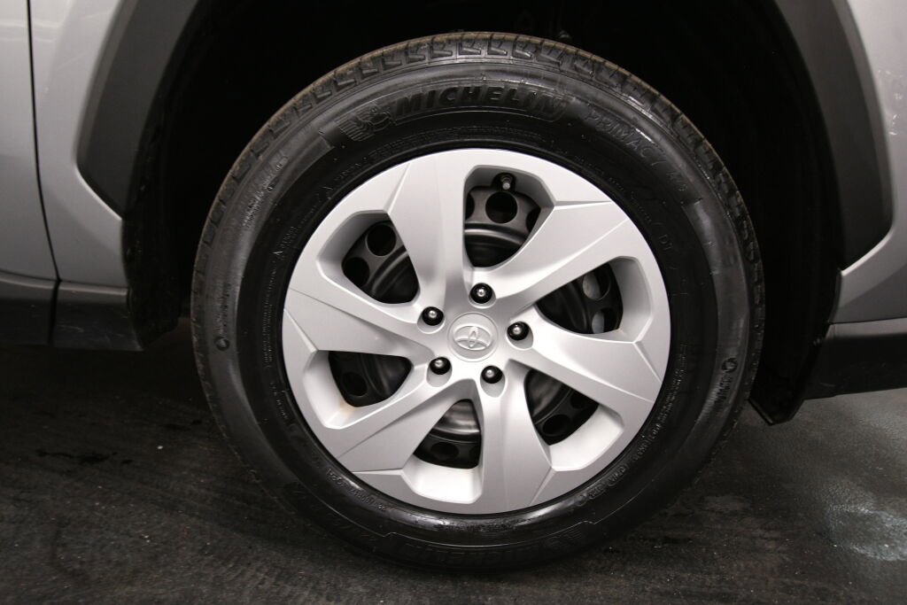 Certified 2024 Toyota RAV4 LE image 28