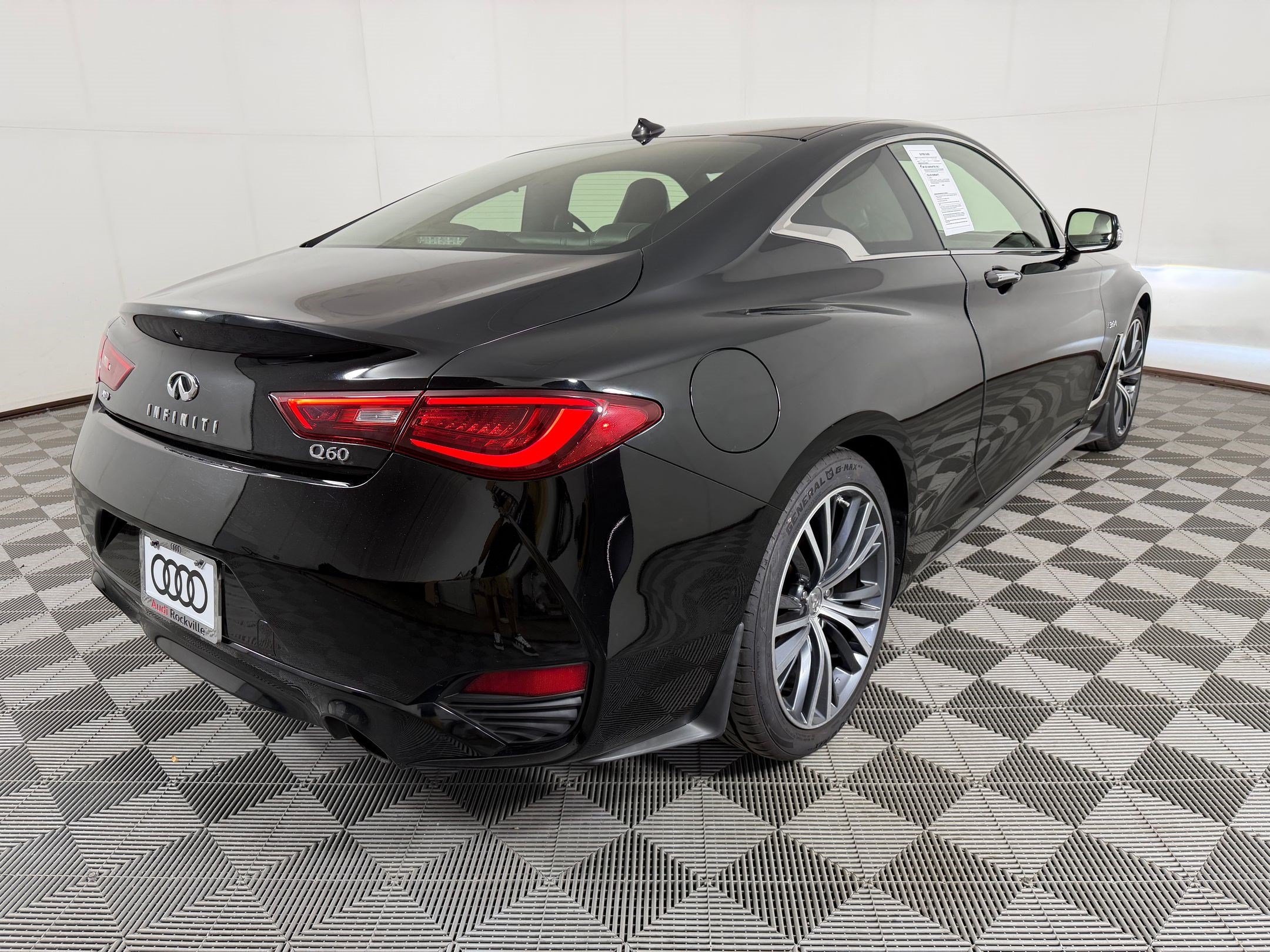 Used 2017 INFINITI Q60 3.0t w/ Premium Plus Package 3.0T AWD/4WD image 9