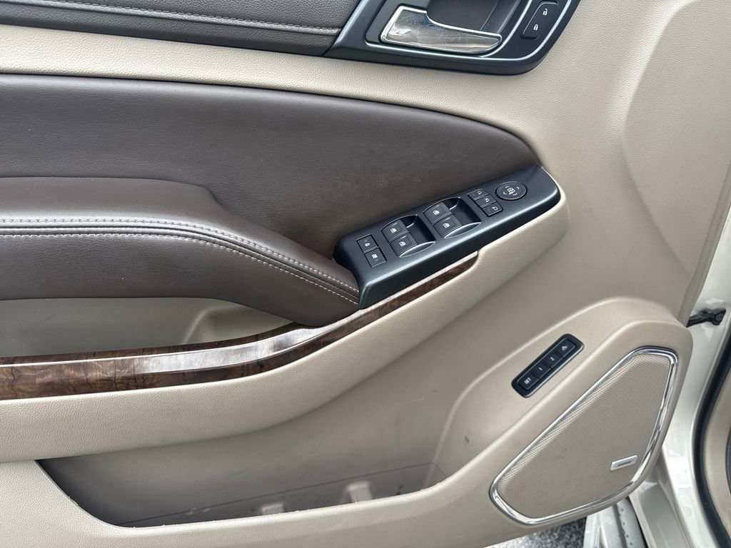 Used 2015 Chevrolet Suburban LT w/ Luxury Package AWD/4WD image 12