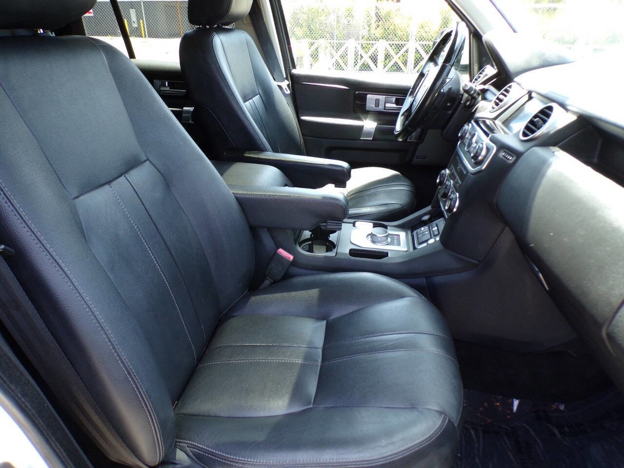 Used 2016 Land Rover LR4 HSE AWD/4WD image 13