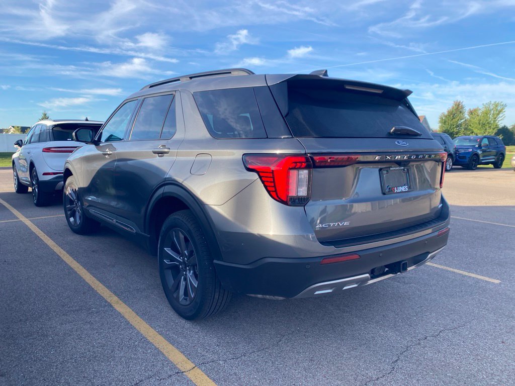 Used 2025 Ford Explorer Active w/ Active Comfort Package AWD/4WD image 9