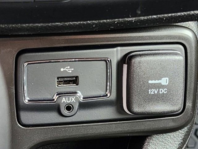 Used 2023 Jeep Renegade Latitude w/ Premium Group image 15