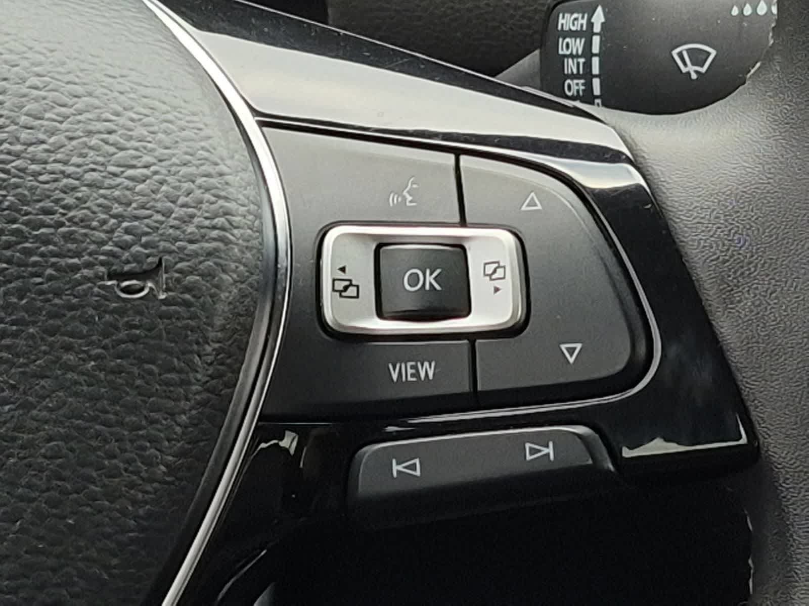 Used 2021 Volkswagen Tiguan SE AWD/4WD image 24