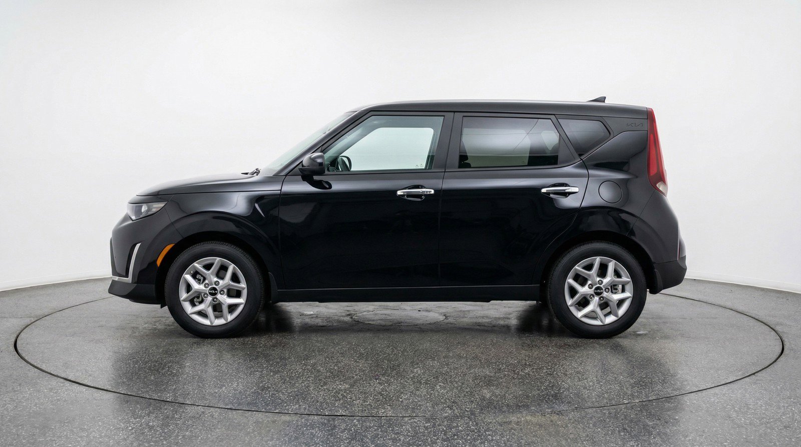 Used 2025 Kia Soul LX w/ LX Technology Package image 5