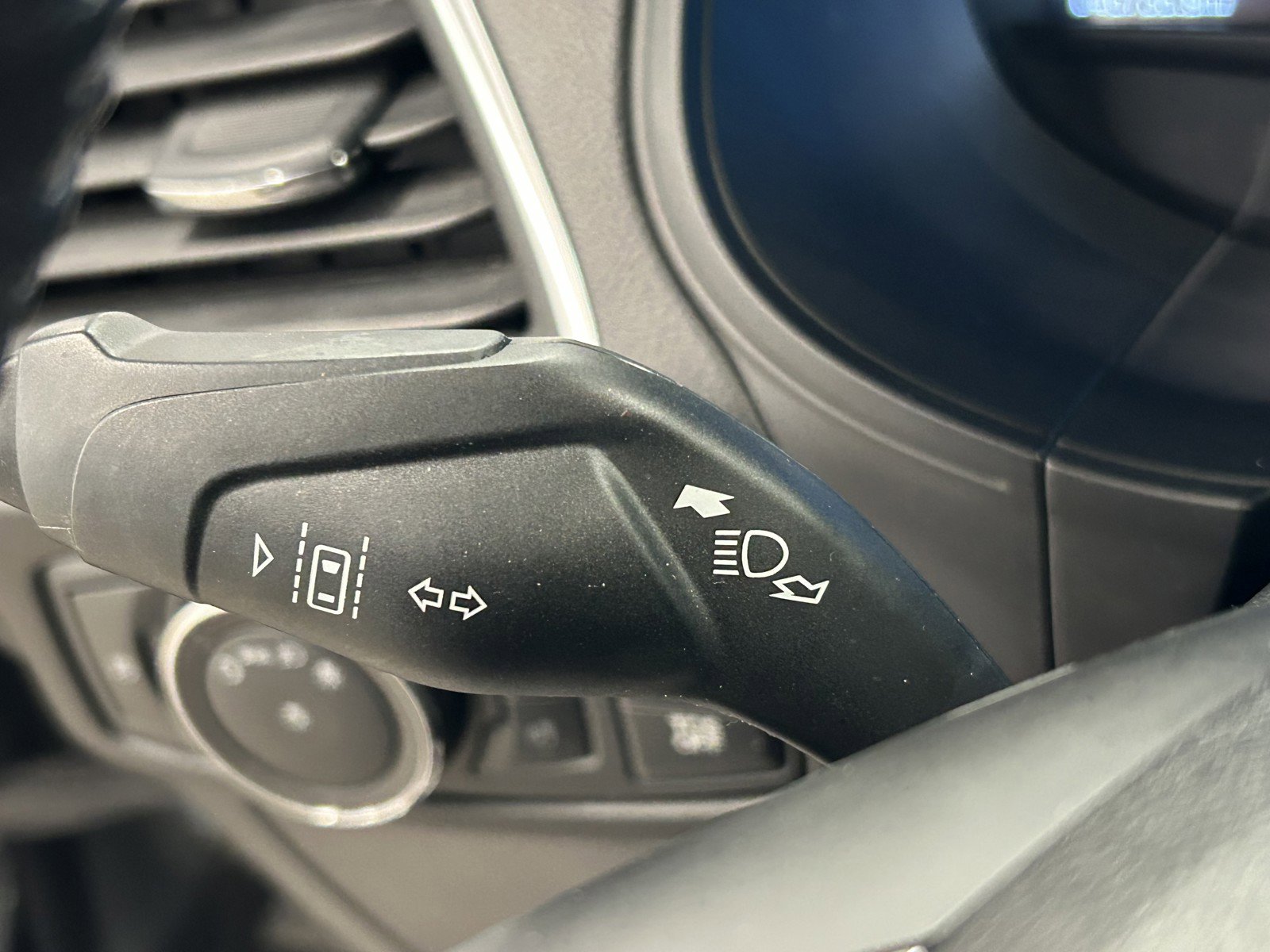 Used 2022 Ford Edge Titanium image 24