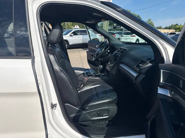 Used 2018 Ford Explorer XLT w/ Equipment Group 202A AWD/4WD image 15