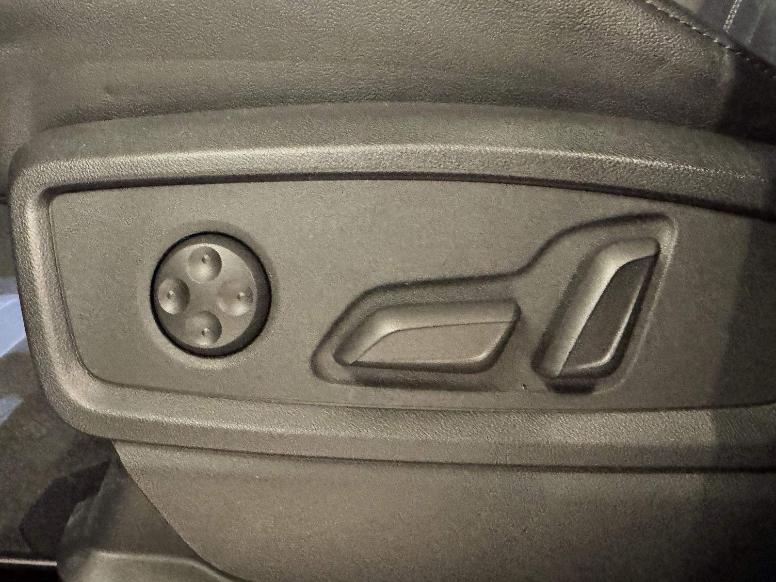 Certified 2025 Audi Q5 2.0T Premium Plus w/ Premium Plus Package image 11