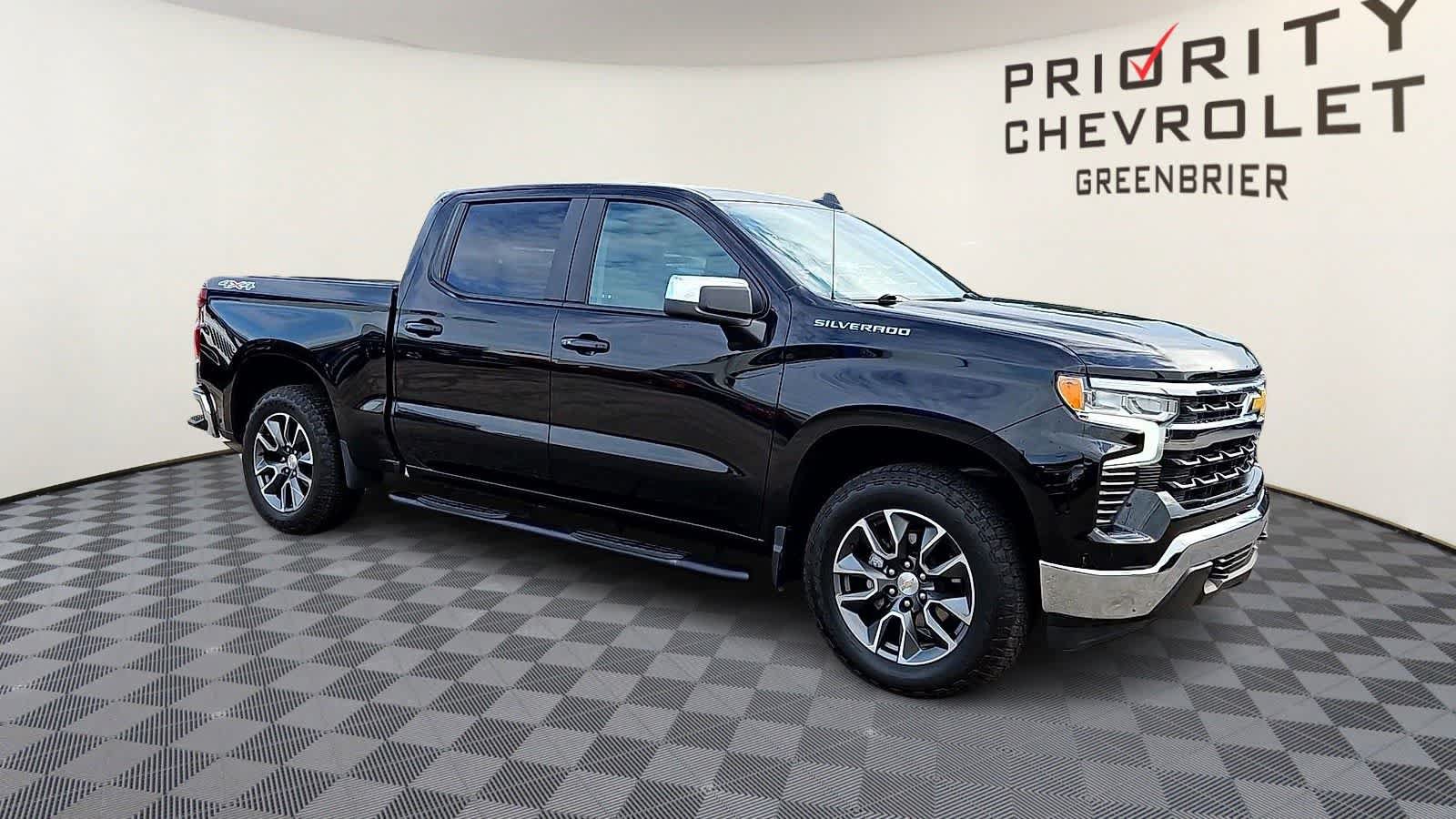 Used 2023 Chevrolet Silverado 1500 LT AWD/4WD image 2
