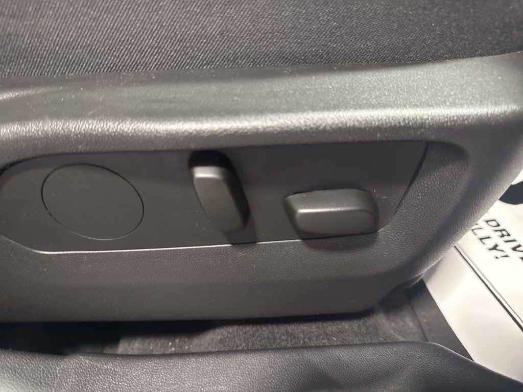 Used 2023 Buick Envision Essence w/ Sport Touring Package FWD image 31