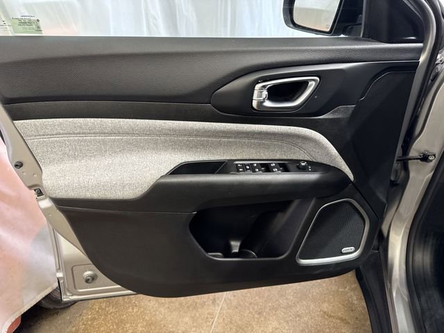 Used 2022 Jeep Compass Latitude w/ Sun and Sound Group image 23