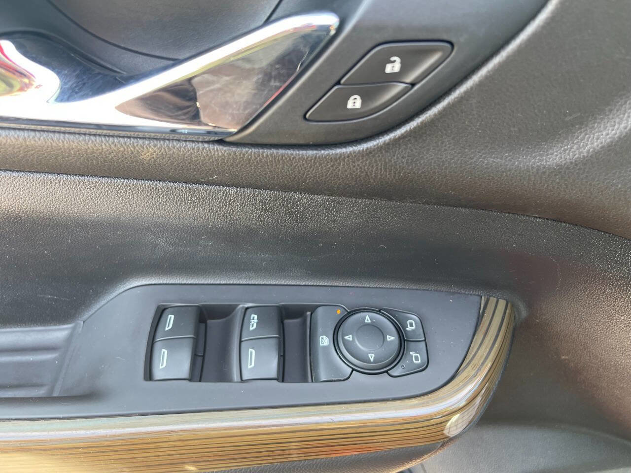 Used 2021 GMC Acadia SLE w/ Driver Convenience Package image 16