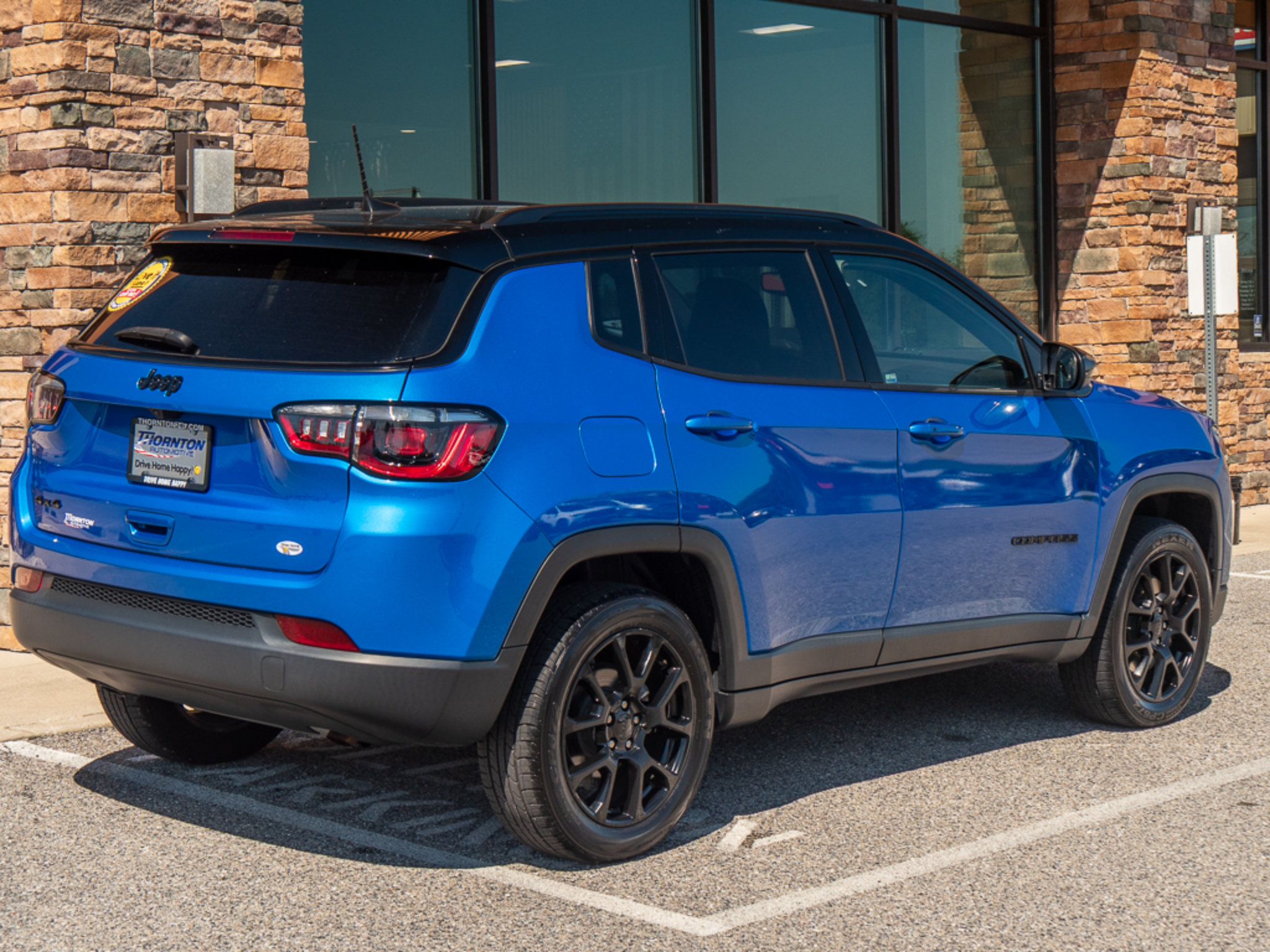 Used 2023 Jeep Compass Latitude w/ Sun and Sound Group AWD/4WD image 3
