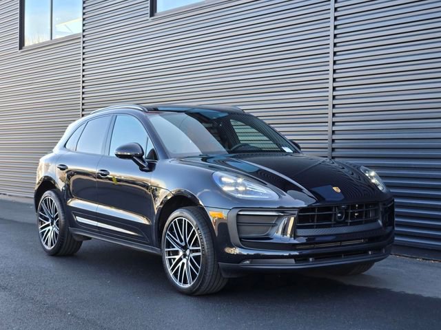 Used 2025 Porsche Macan image 9