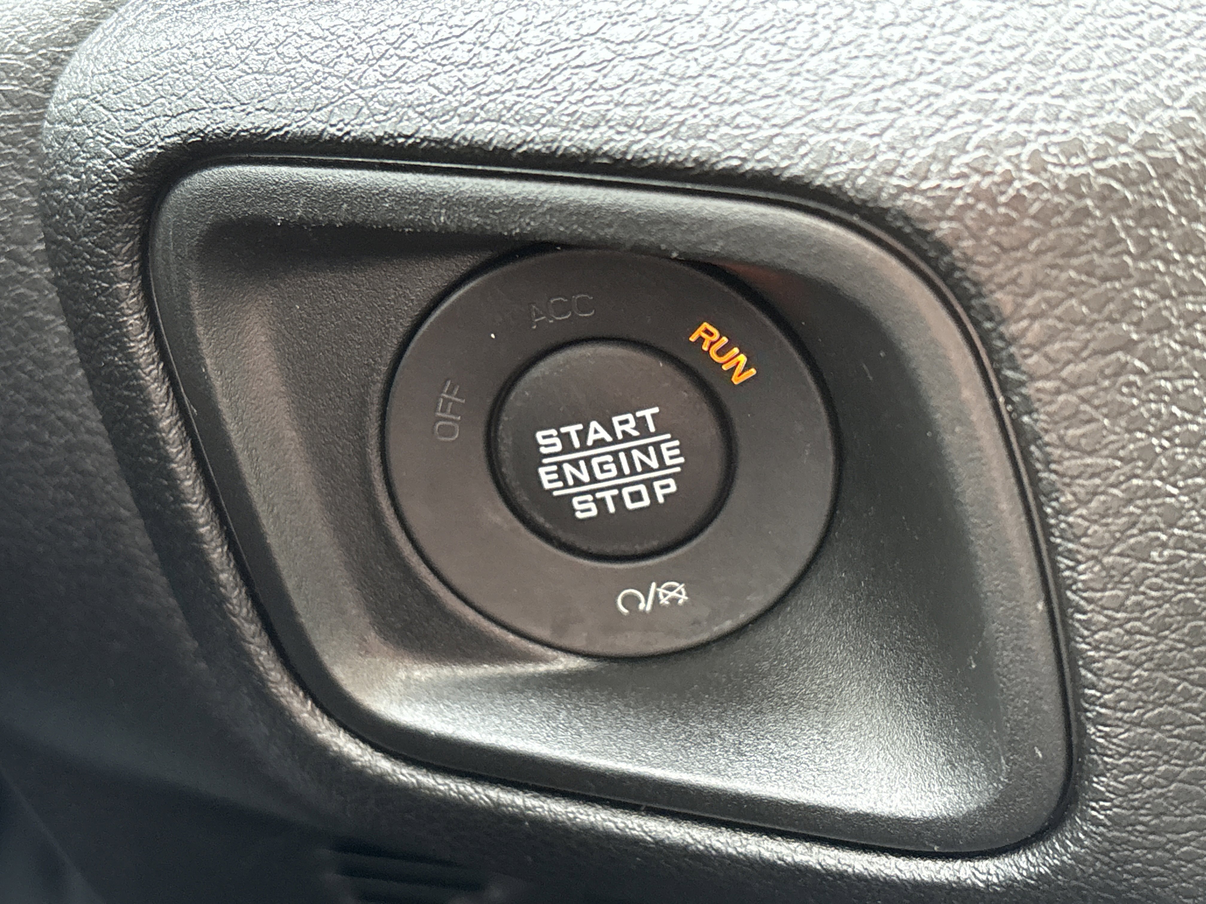 Certified 2025 Jeep Gladiator Nighthawk image 33