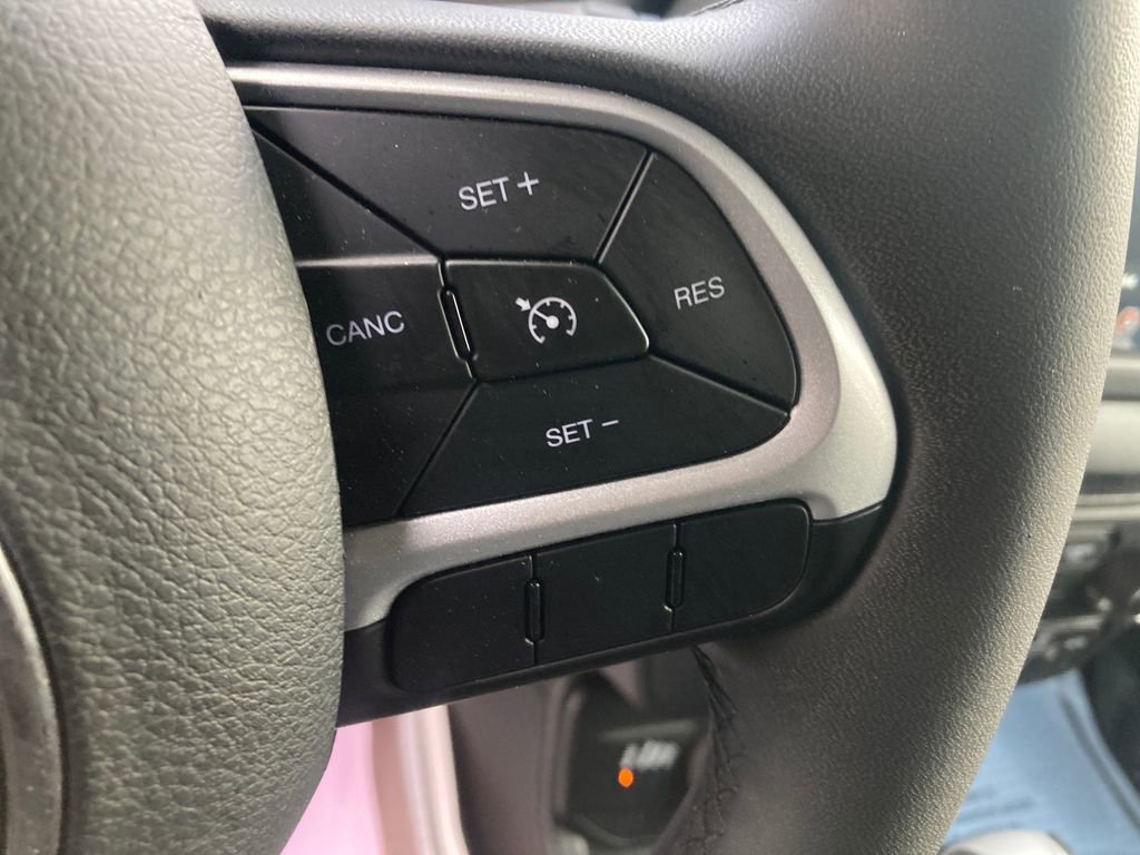 Used 2018 Jeep Renegade Latitude image 43