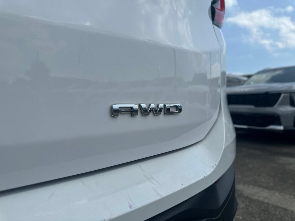 Used 2024 GMC Terrain SLE AWD/4WD image 12